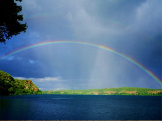 Arc-en-ciel dans le lac Chala